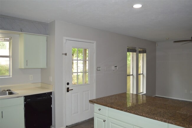 Building Photo - 106 E Wavy Oak Cir