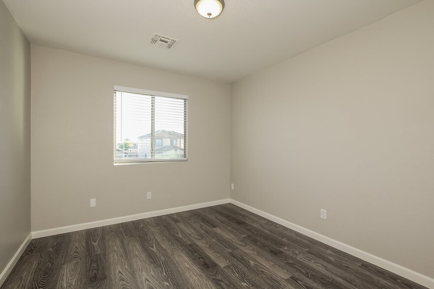 Building Photo - 11704 W Mauna Loa Ln