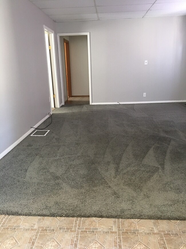 Building Photo - 710 Moen Ave