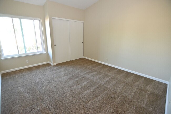 Building Photo - Nicely upated 2 Story Townhouse at Mansion Park with 2 Master Suites.