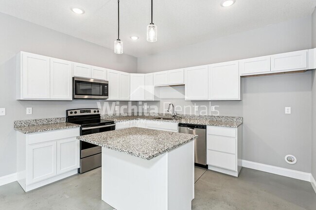 Building Photo - 1006-1006 W 55th St S