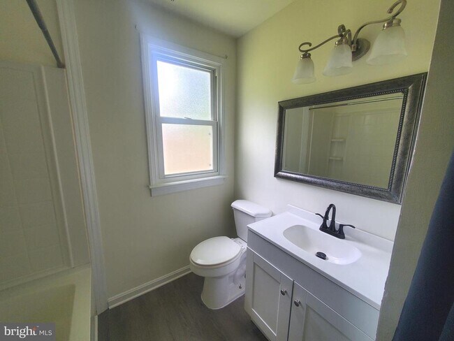 Building Photo - 161 Cooper Rd