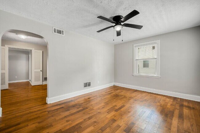 Building Photo - Charming 3-Bedroom, 1 Bath Home located in Sandston-$1750/Mo