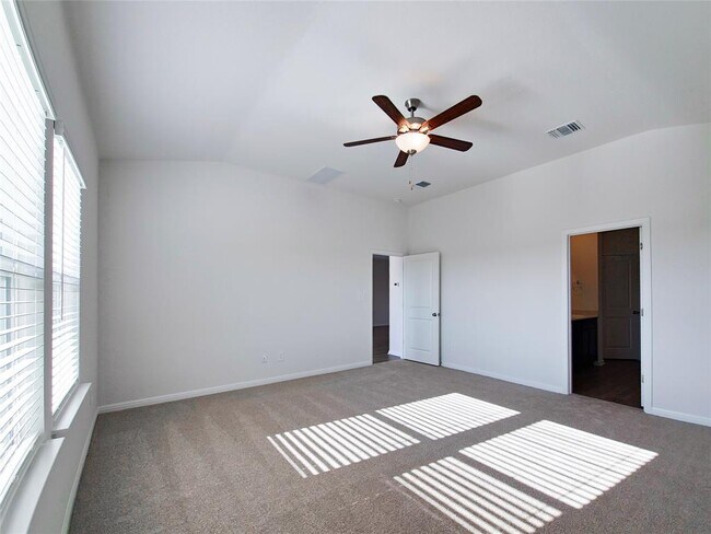 Building Photo - 136 Holmby Dr