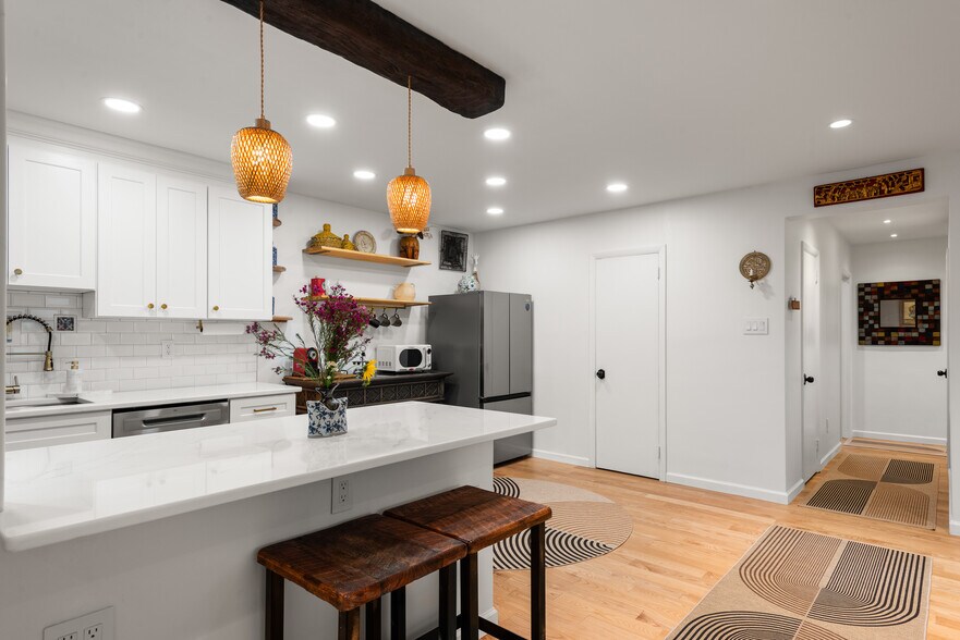 Building Photo - 48 Llanfair Rd