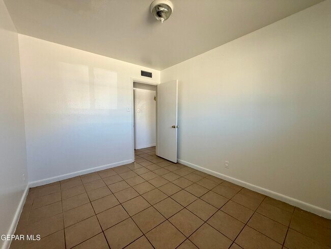 Building Photo - 2900 Polk Ave