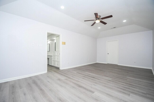 Building Photo - 10903 Shawnbrook Dr