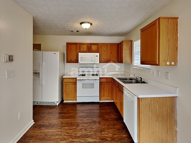 Building Photo - 1752 Chanson Pl NE