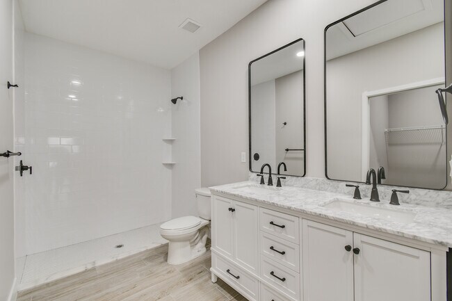 Building Photo - 1388 NW Charlie Green Dr