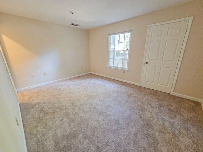 Building Photo - Stunning 2br/2bth condo in North Bethesda,...