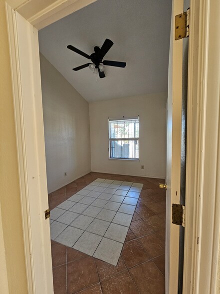 2nd bedroom - 11646 Scott Simpson Dr