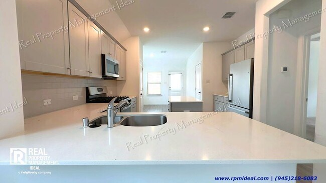 Building Photo - $2,300 - 4bed/ 2Bath - Stunning house in F...