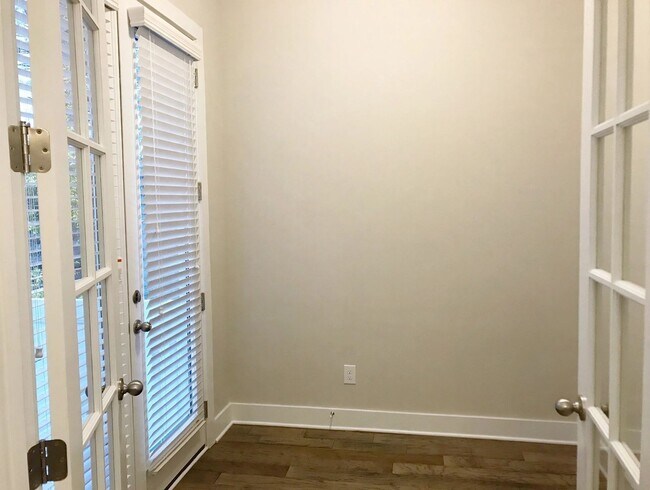 Building Photo - 811 Bankston Wds Wy
