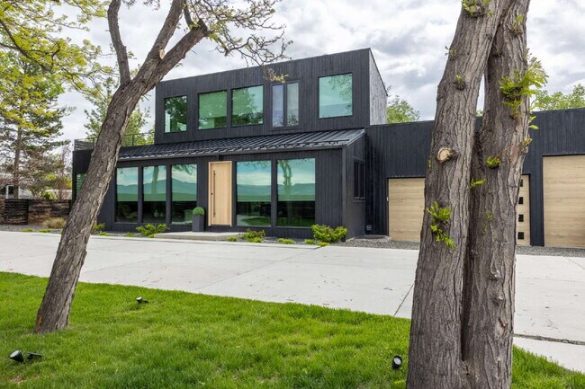 Building Photo - Modern Luxury Rental with Unobstructed Fla...
