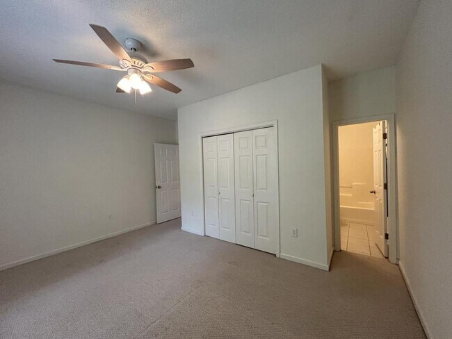 Building Photo - 1600 Sturdivant Dr