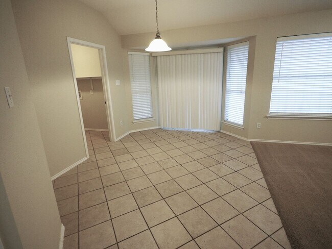 Building Photo - Amazing Pflugerville Home!