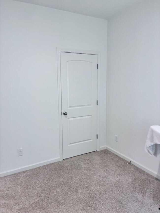 Building Photo - 224 Park Crest Run