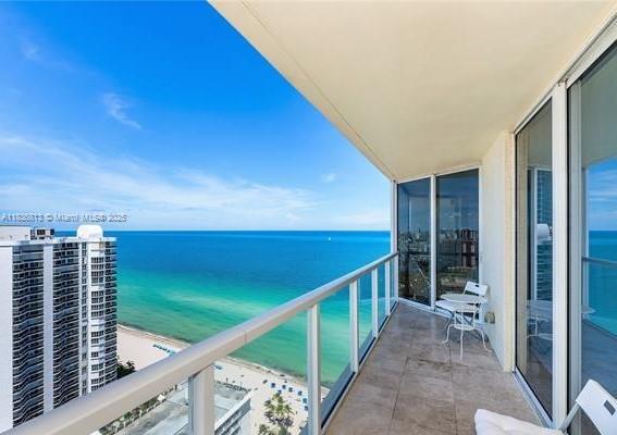 Building Photo - 16699 Collins Ave