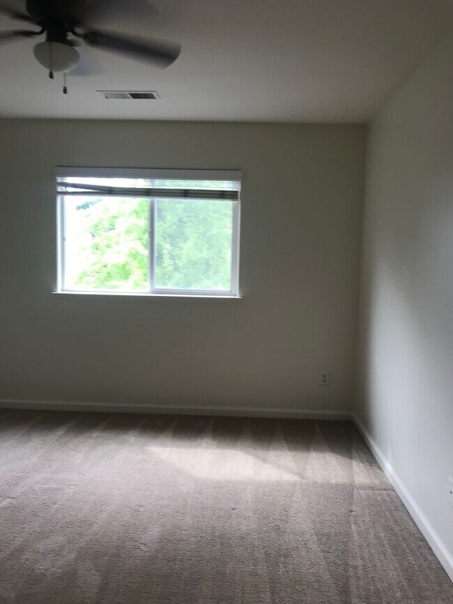 Building Photo - 562 Morgan Dr