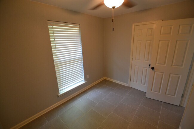 Building Photo - Must See!  Newly remodeled, 3 bdroom, 1.5 bath home in Mayfair North Subdivision
