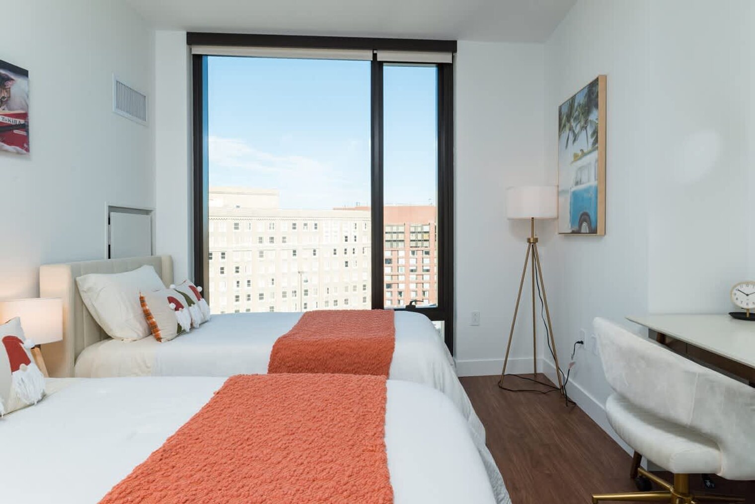 Building Photo - 101 Main St