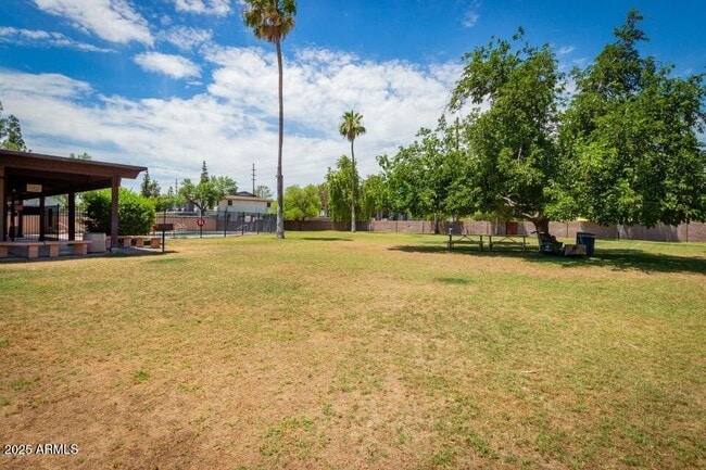 Building Photo - 928 S Casitas Dr