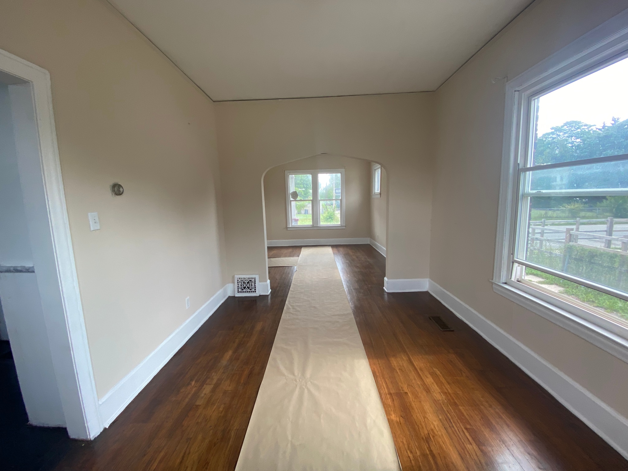 Living and dining room - 8329 John R St