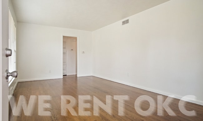 Building Photo - 132 W Jarman Dr