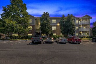 Building Photo - 2-Bed, 2-Bath Condo in the Heart of Green ...