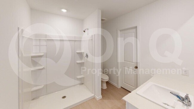 Building Photo - 1001 Raintree Rd