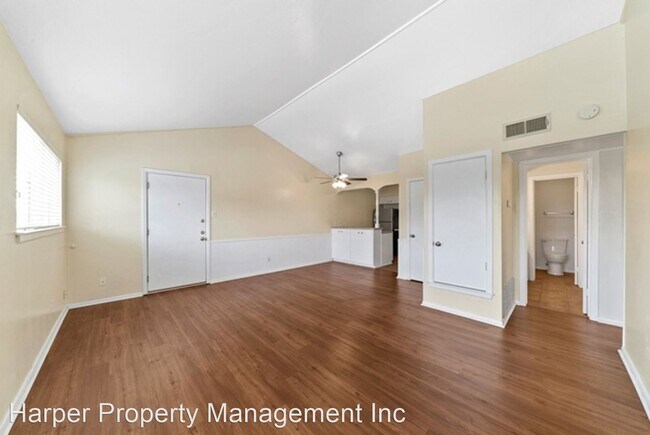 Building Photo - 2 br, 1 bath House - 235 W Silver Sands Dr #8