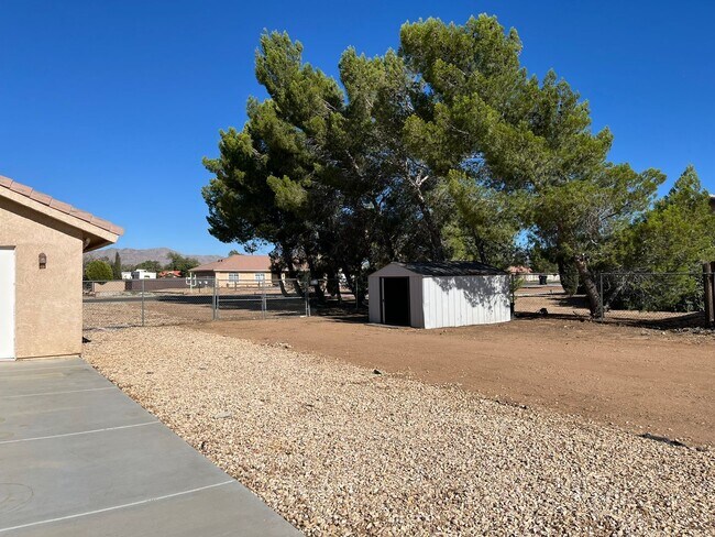 Building Photo - 3 bedroom, 2 bathroom in Apple Valley!