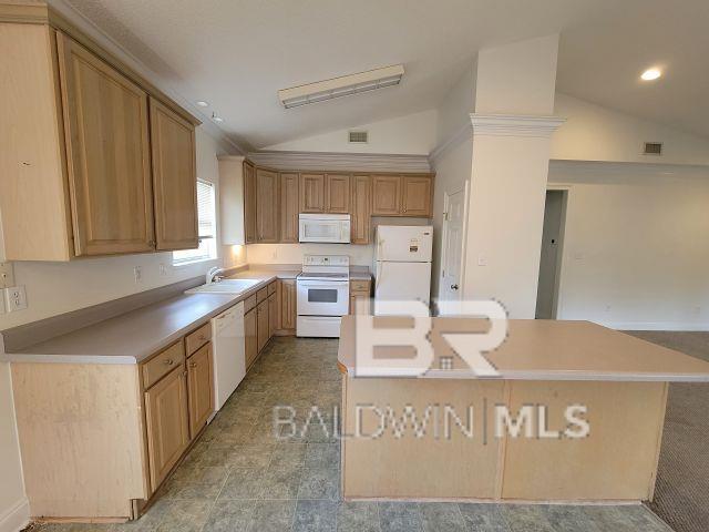 Building Photo - 645 E 22nd Ave