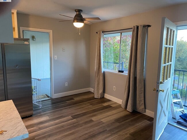 Building Photo - 17 Raggio Rd