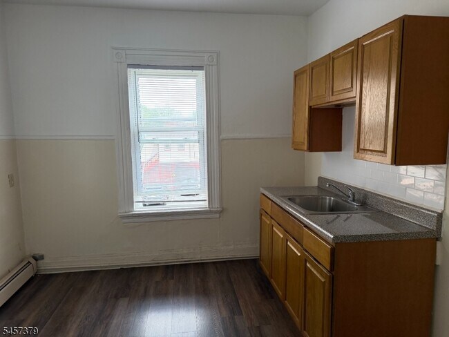 Building Photo - 555 Broadway