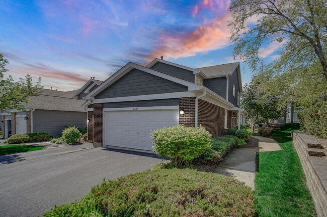 Building Photo - 1214 S Parkside Dr