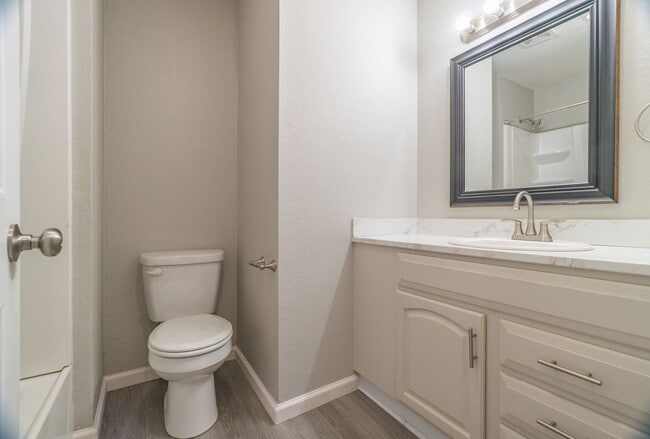 Building Photo - Beautiful 3 Bed, 2 Bath Home with a 2-Car ...