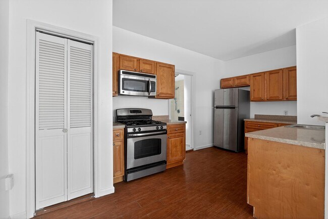 Building Photo - 359 Palisade Ave