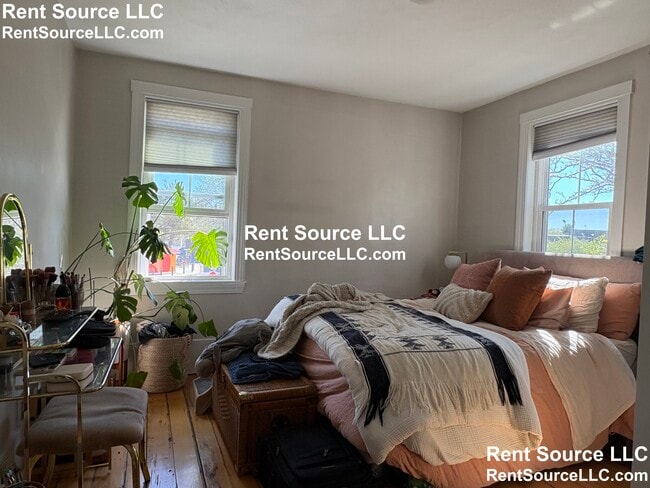 Building Photo - 565 Somerville Ave