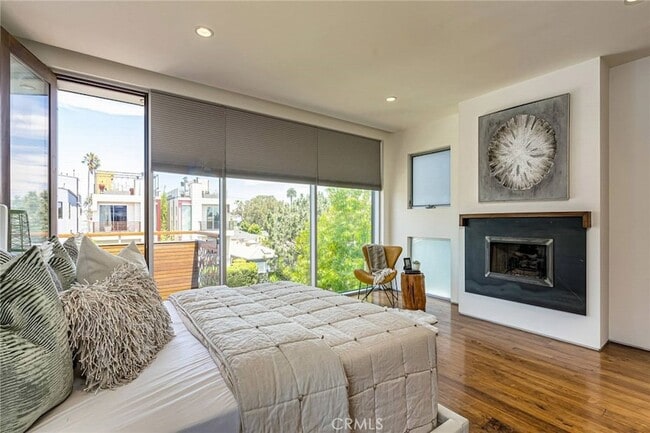 Building Photo - 414 Venice Way