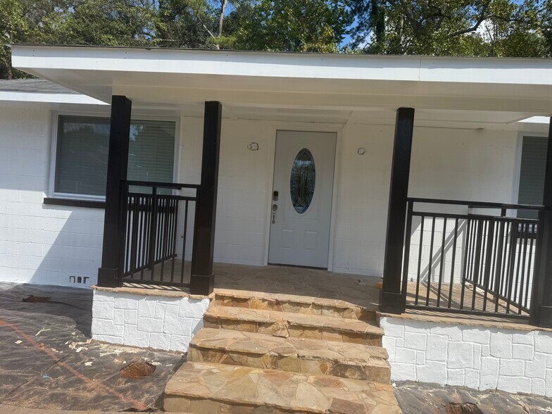 Primary Photo - 961 Eastside Dr SE