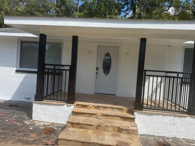 Building Photo - 961 Eastside Dr SE