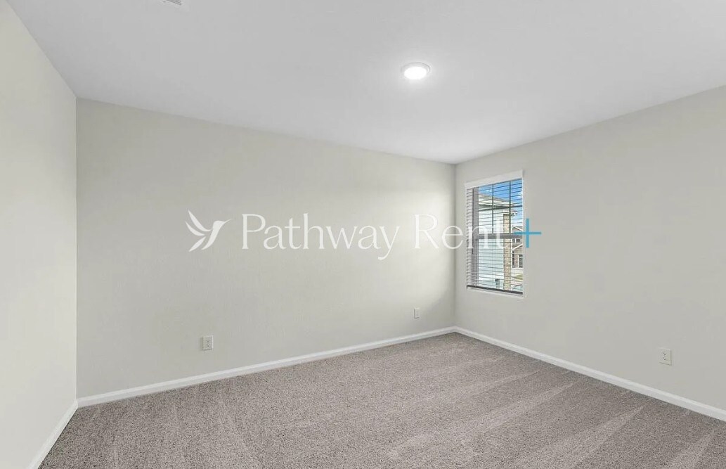 Building Photo - 1058 Large Poppy Dr