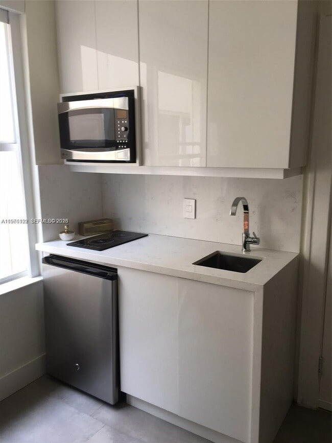 Building Photo - 119 Menores Ave