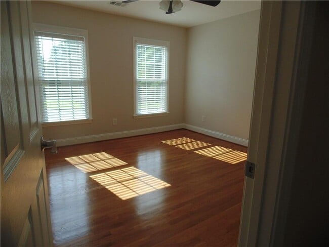 Building Photo - 3895 Deauville Way