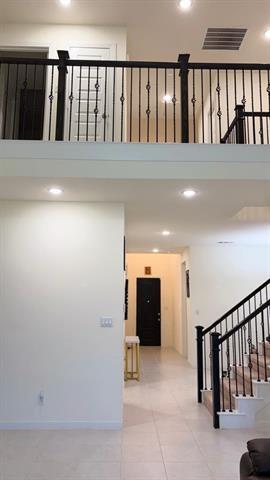 Building Photo - 524 Oakmoss St