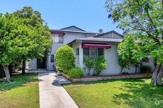 Building Photo - Large 1 bedroom with new floors!