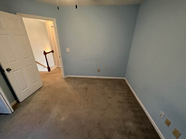 Building Photo - Room in House on Daingerfield Dr