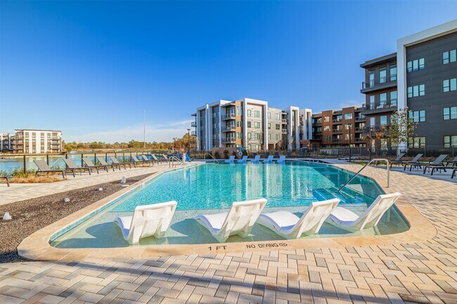 Building Photo - 10505 Deerwood Rd