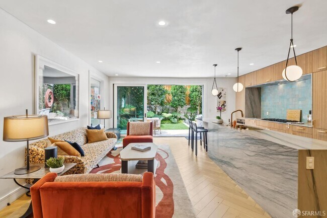 Building Photo - 7 Seymour St